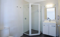 King Single Bathroom